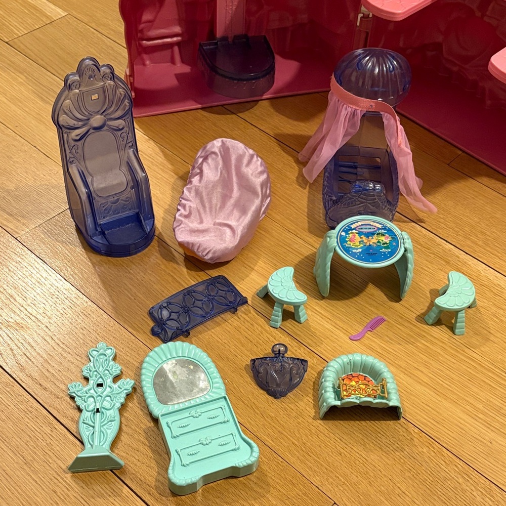 SHE-RA Crystal Castle and Playset - Picture 2 of 13